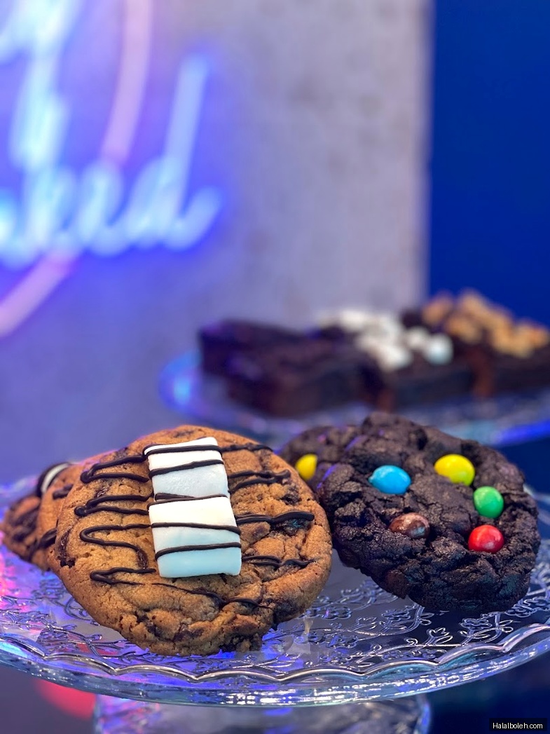 Famous Amos - general