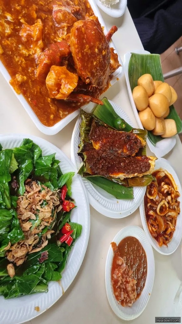 Goh Chew Kee BBQ Seafood at 500 Clemenceau Ave N - General