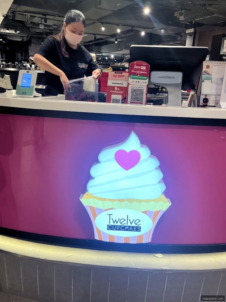 Twelve Cupcakes - general