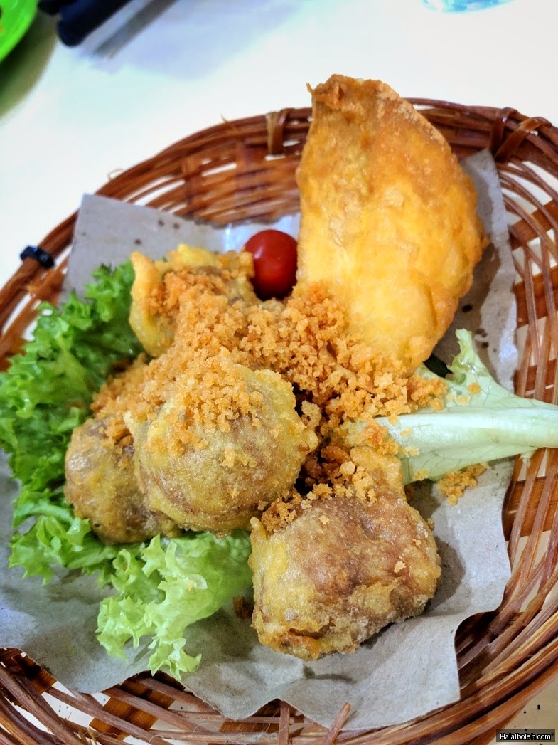 Uncle Penyet at Geylang Serai Market and Food Centre - General