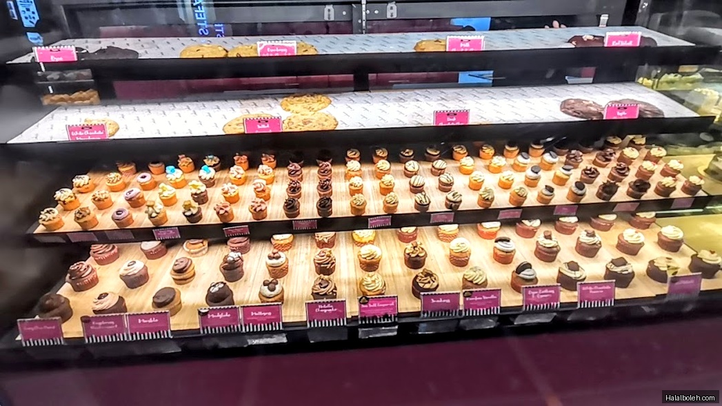 Twelve Cupcakes - general