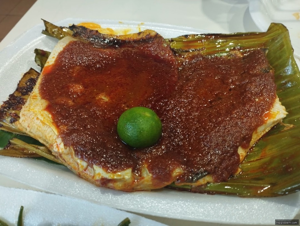 Lucky Newton Seafood at 500 Clemenceau Ave N - General