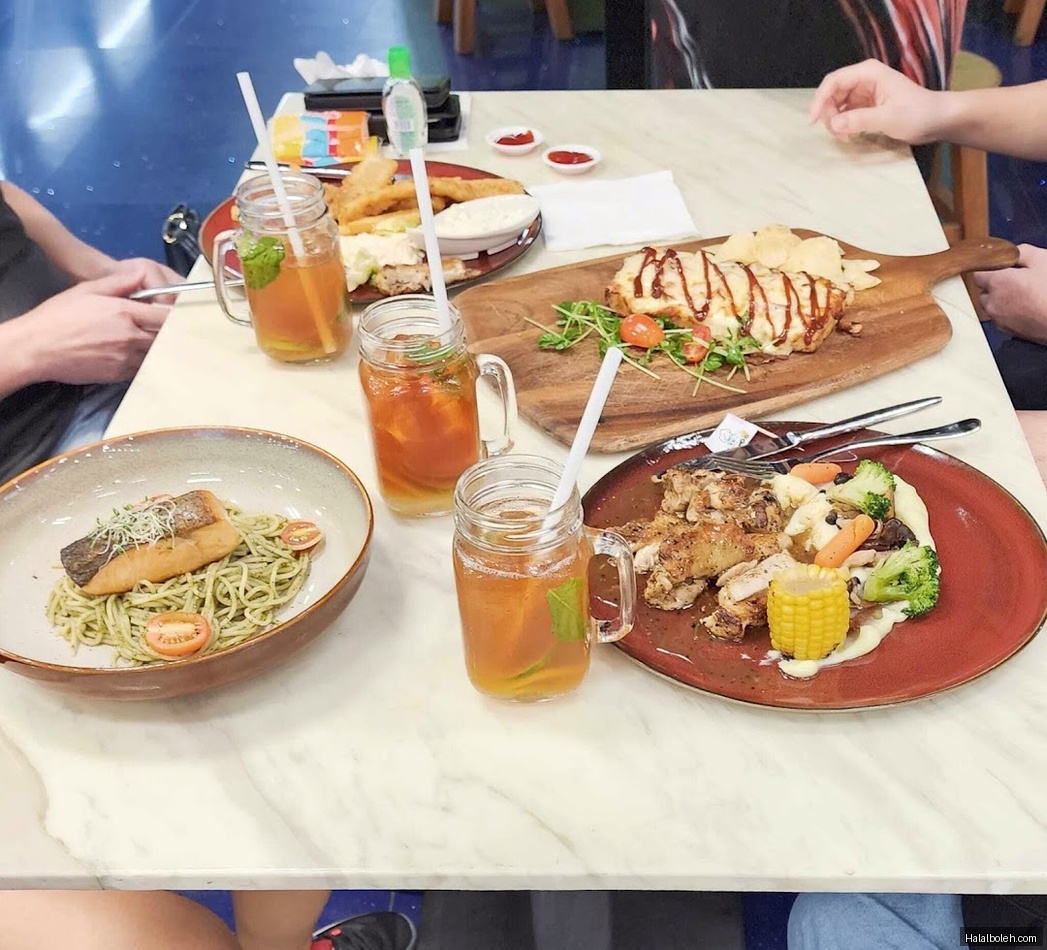 Happy Cafe - general