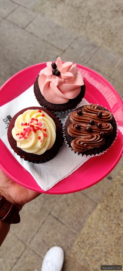 Twelve Cupcakes - general