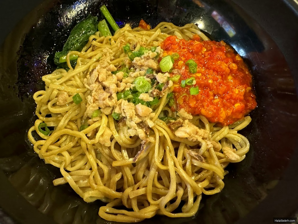 Yassin Kampung - general