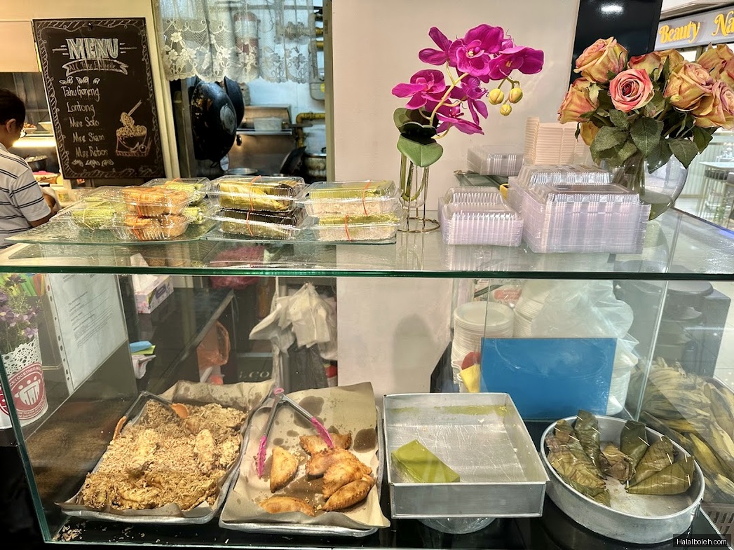 Yusof & Arni Cafe - general