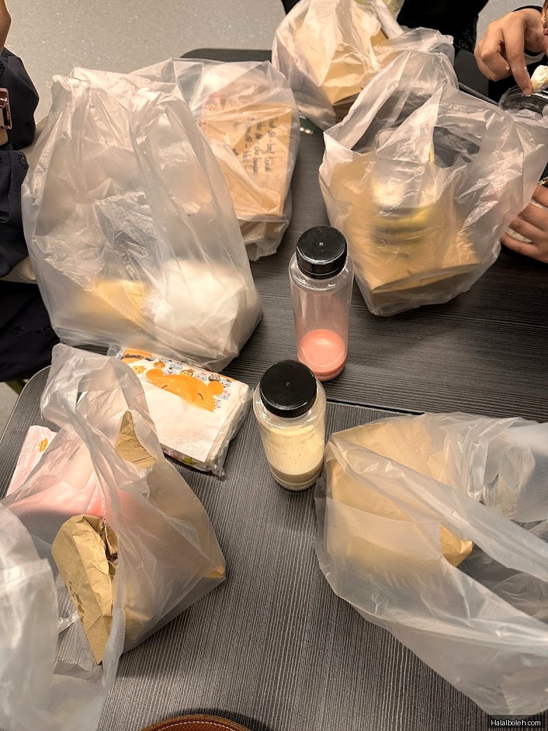 Hazreens Cafe - general