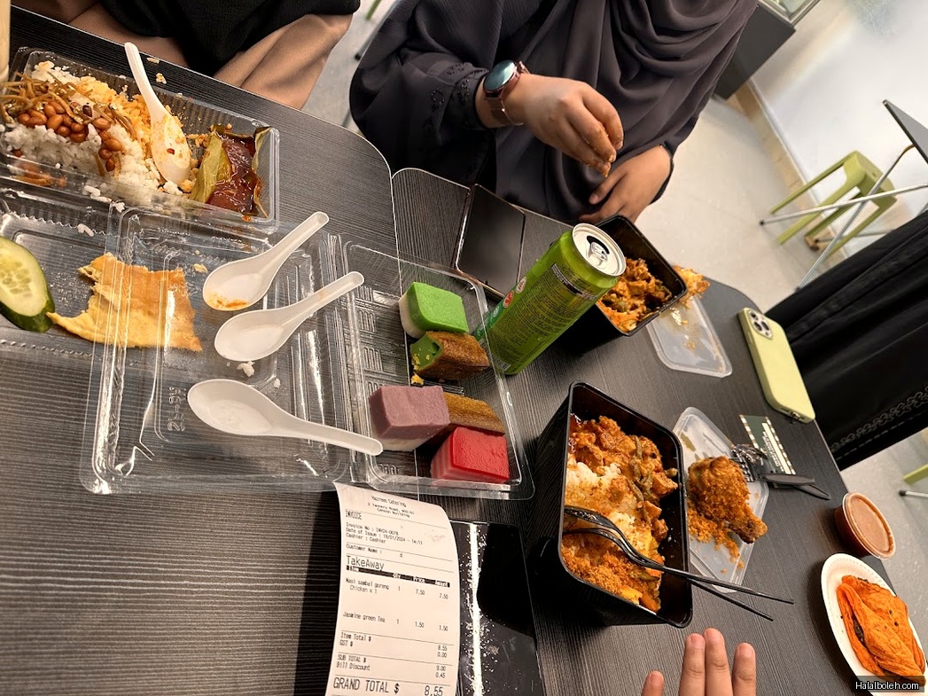 Hazreens Cafe - general