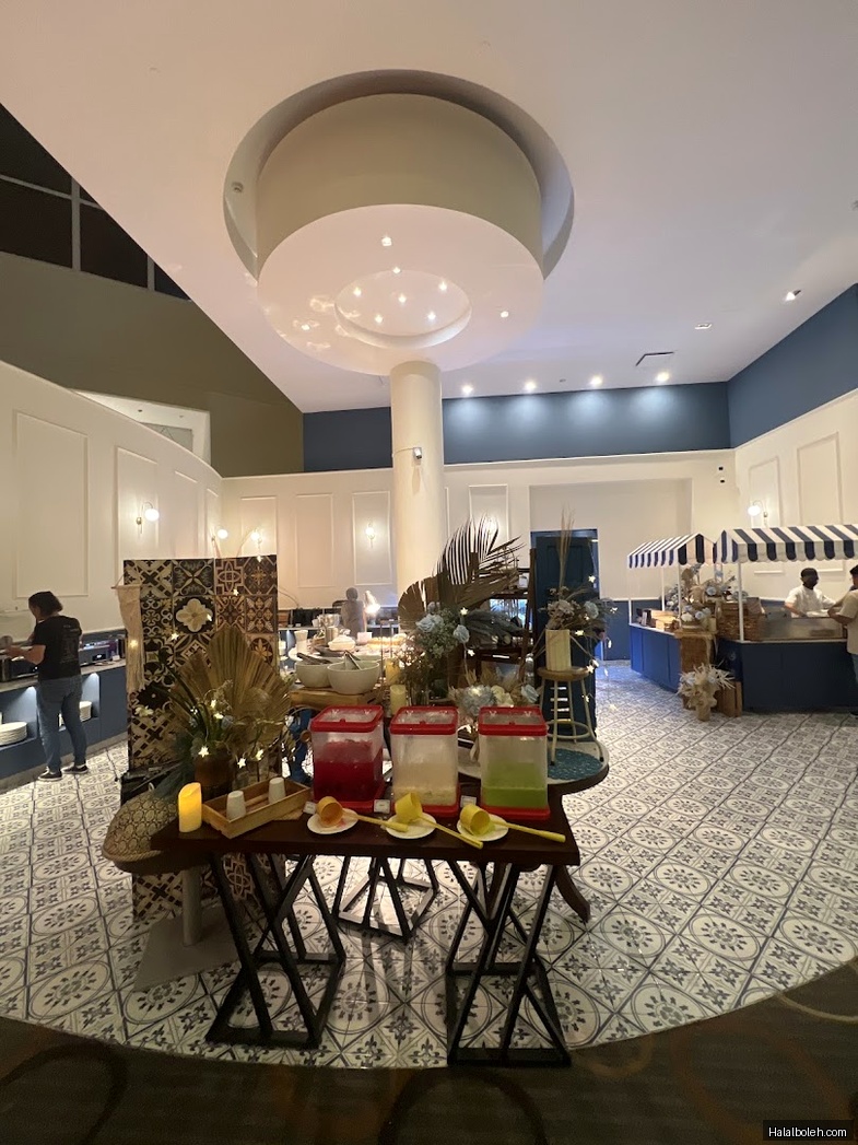 The Blue Tiffin - general