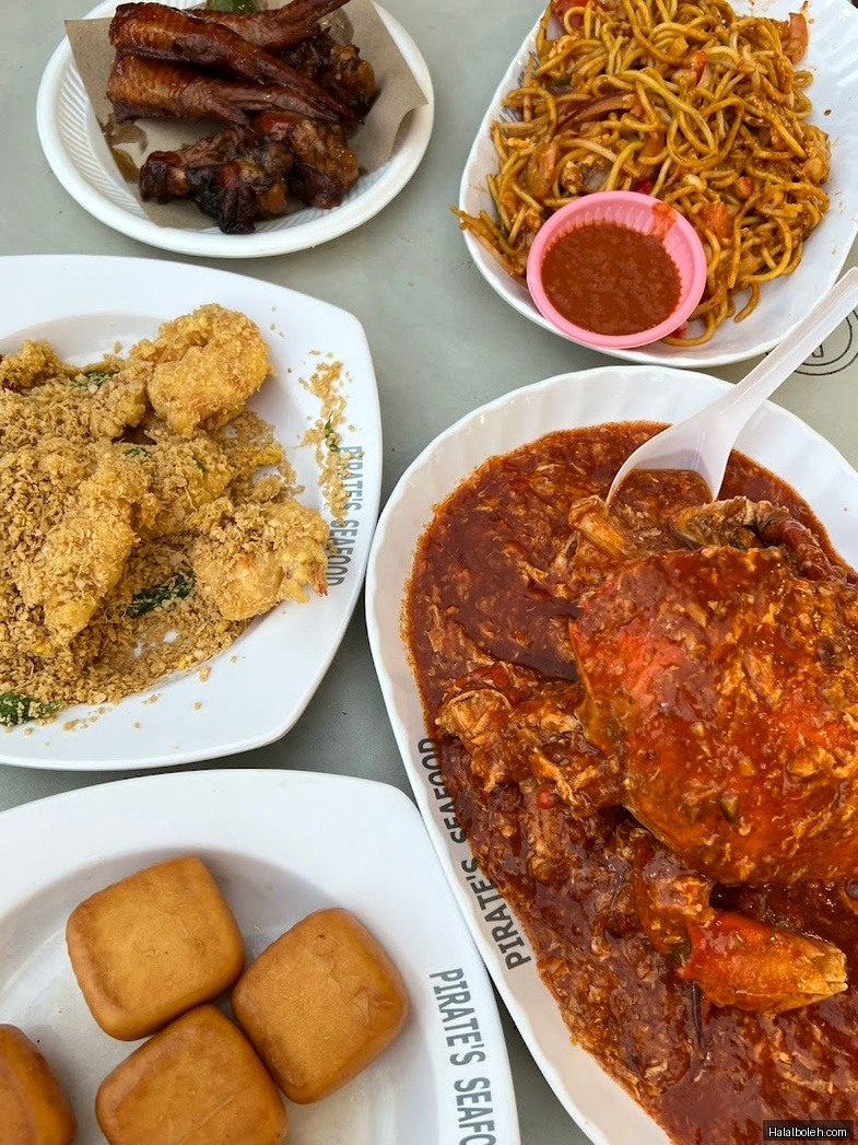 Pirate's Seafood at 500 Clemenceau Ave N - General