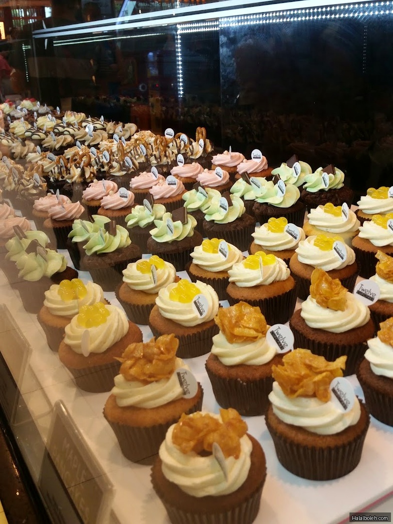 Twelve Cupcakes - general